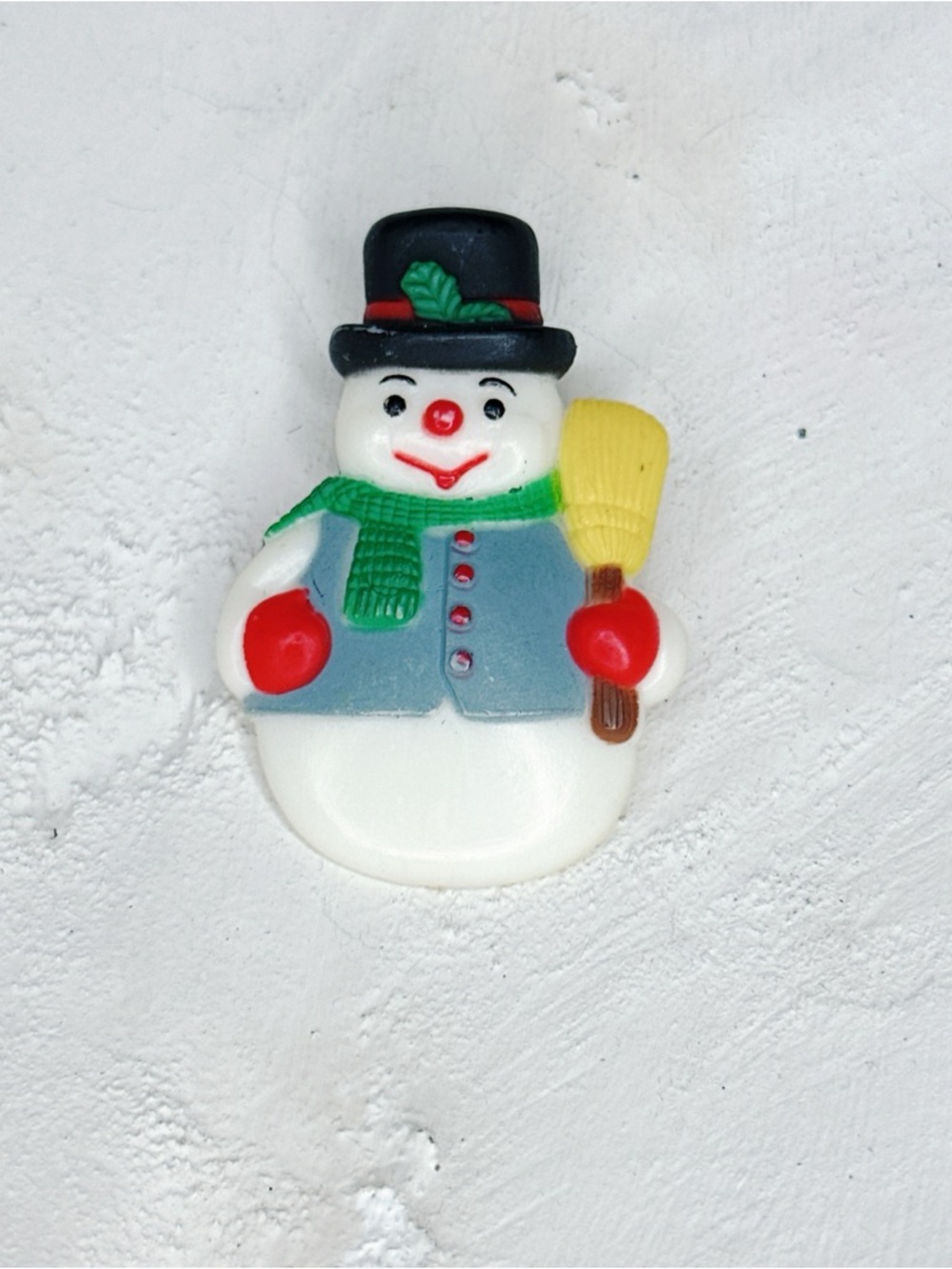 401gc. Plastic Snowman Brooch Christmas